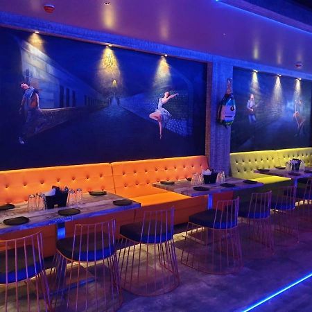 Virat Ambe Sports Club Hotel Ulhāsnagar Eksteriør billede
