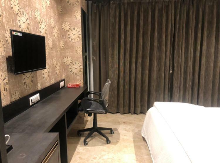Virat Ambe Sports Club Hotel Ulhāsnagar Eksteriør billede