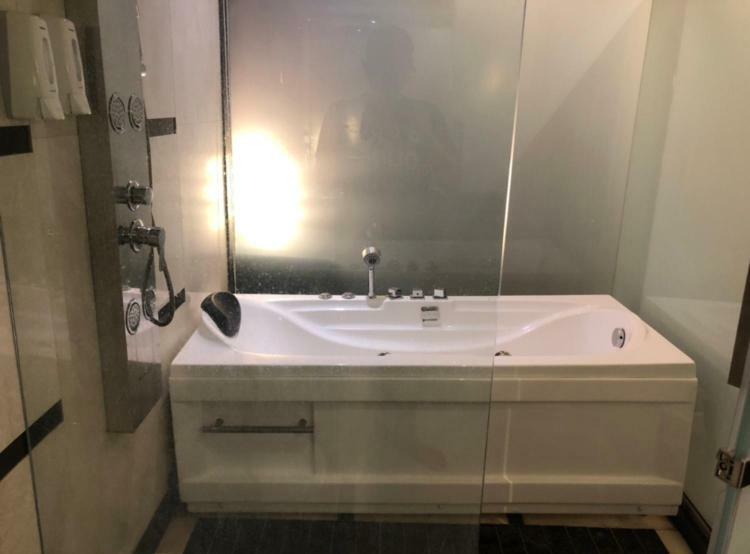 Virat Ambe Sports Club Hotel Ulhāsnagar Eksteriør billede
