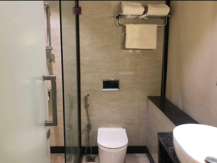 Virat Ambe Sports Club Hotel Ulhāsnagar Eksteriør billede