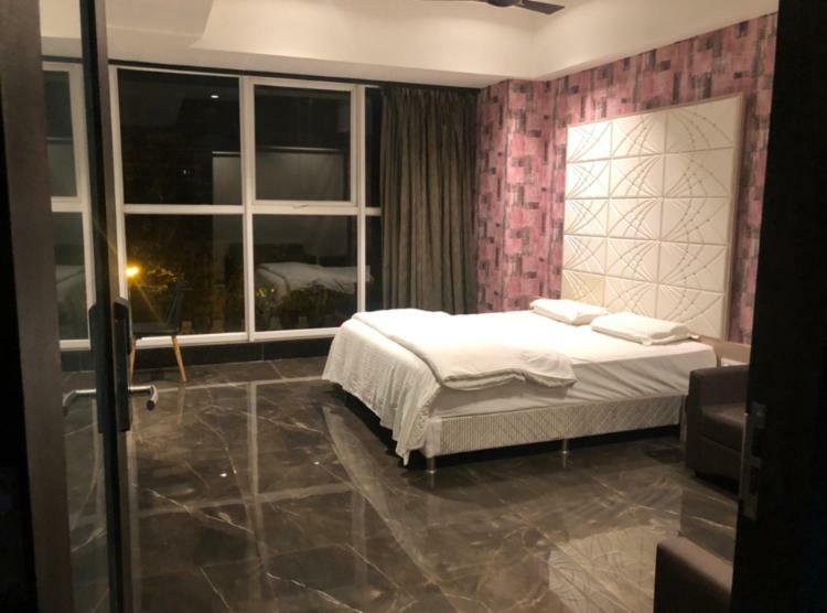 Virat Ambe Sports Club Hotel Ulhāsnagar Eksteriør billede