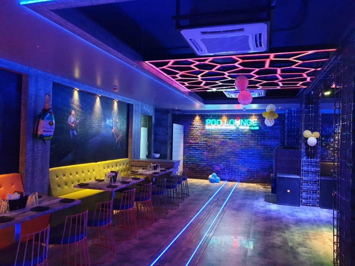 Virat Ambe Sports Club Hotel Ulhāsnagar Eksteriør billede