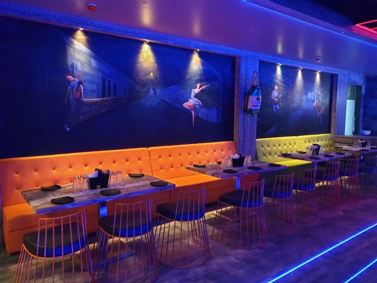 Virat Ambe Sports Club Hotel Ulhāsnagar Eksteriør billede