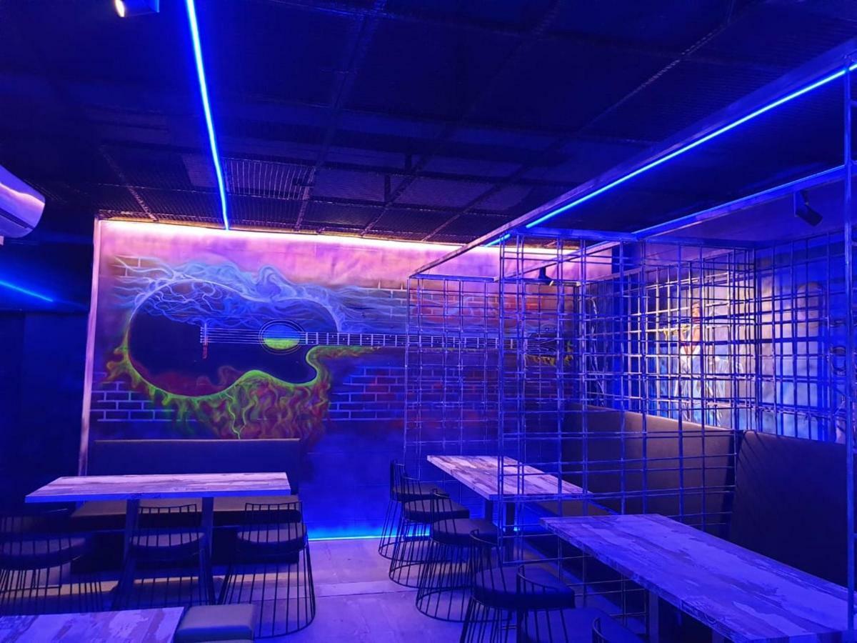 Virat Ambe Sports Club Hotel Ulhāsnagar Eksteriør billede