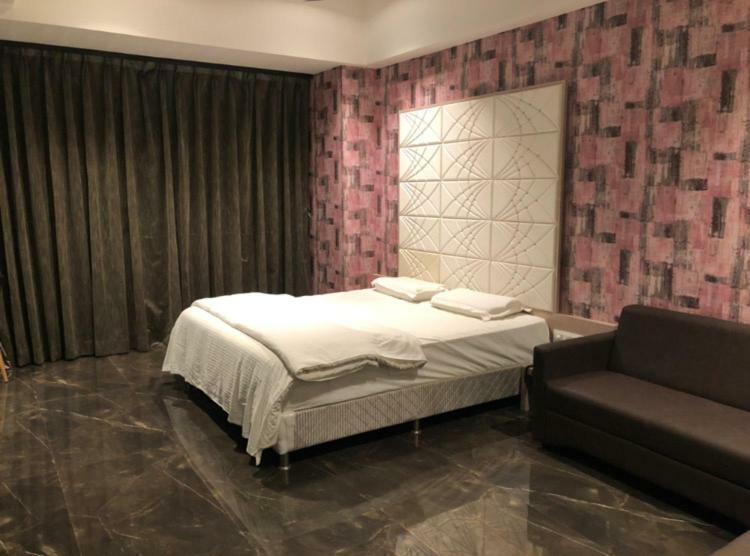 Virat Ambe Sports Club Hotel Ulhāsnagar Eksteriør billede